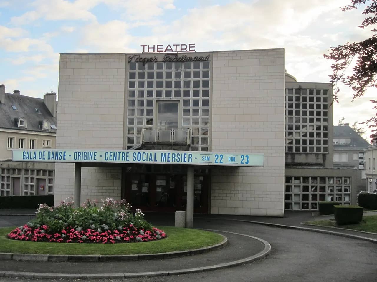 THEATRE ROGER FERDINAND