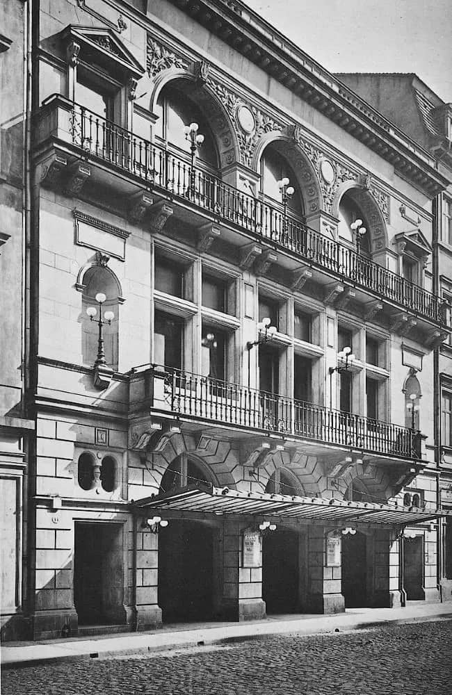 Residenz-Theater