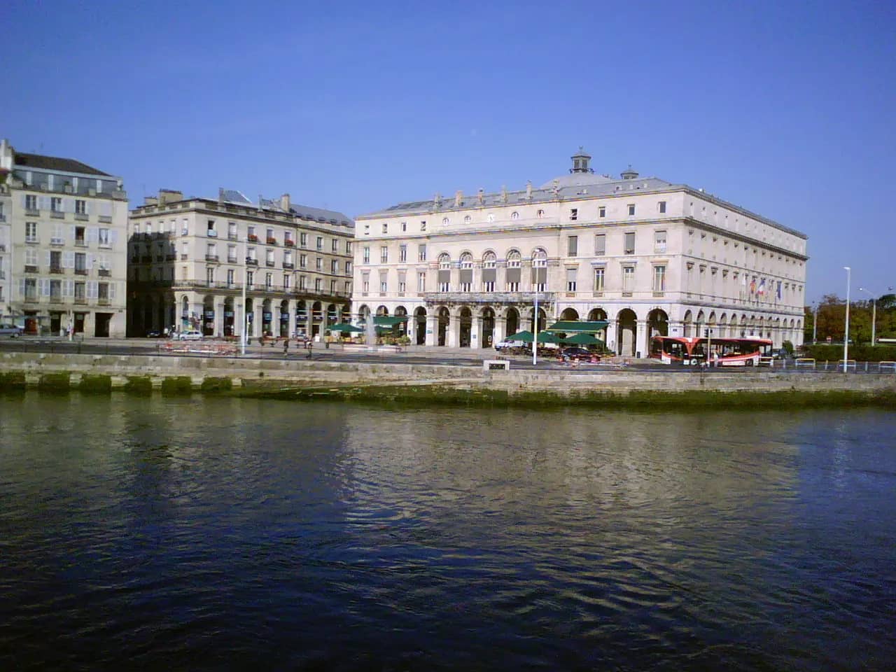 hôtel de ville et théâtre de Bayonne