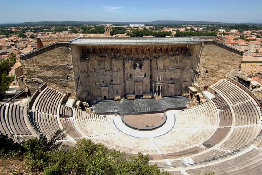 THEATRE ANTIQUE