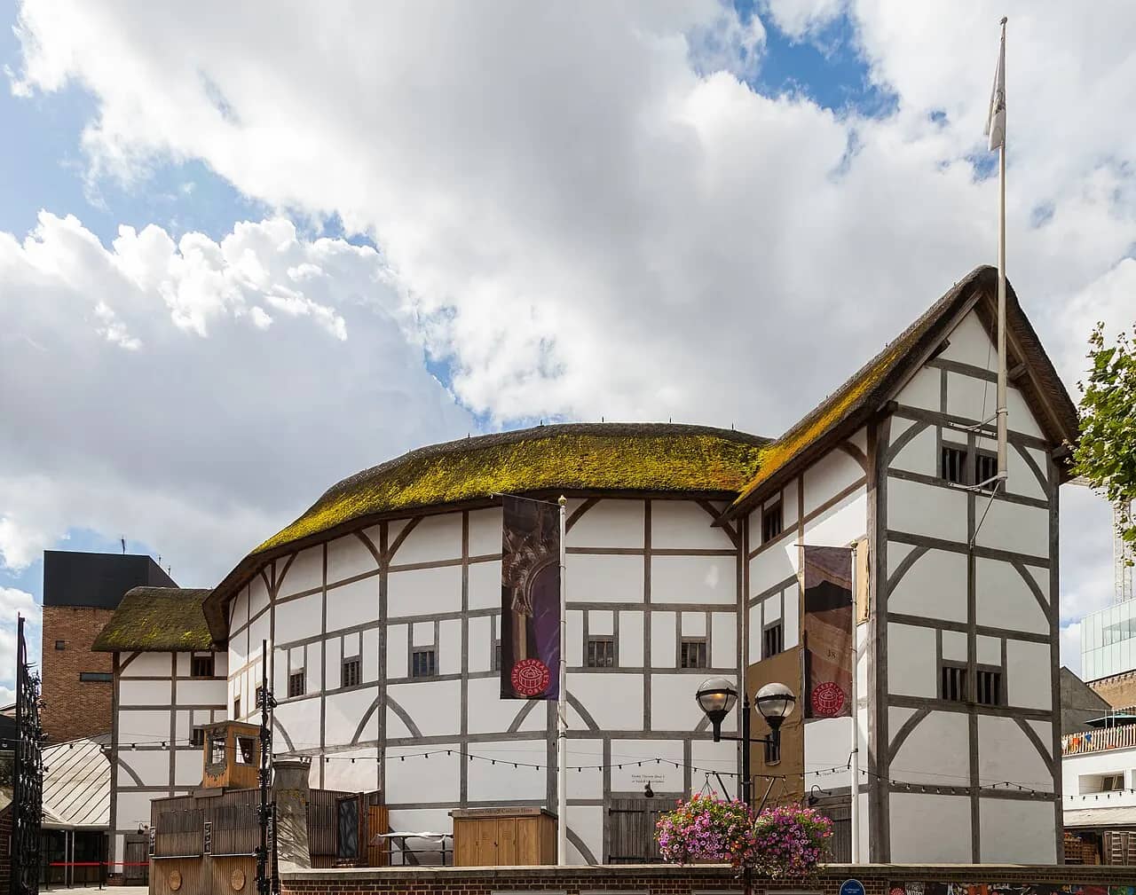 Globe Theatre, Shakespeare's Globe