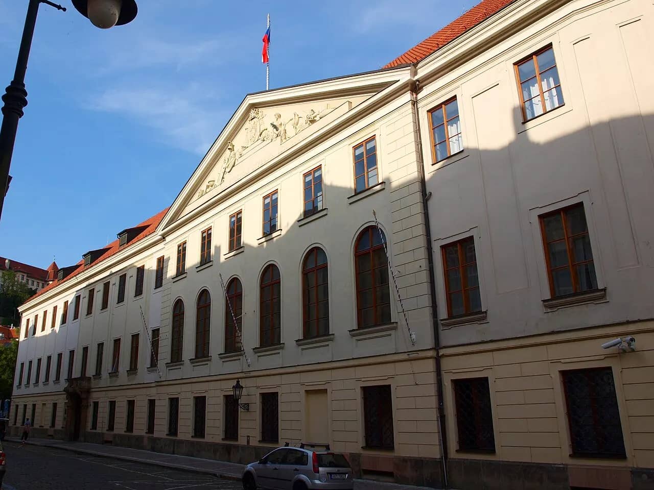 Thunovský palác ve Sněmovní