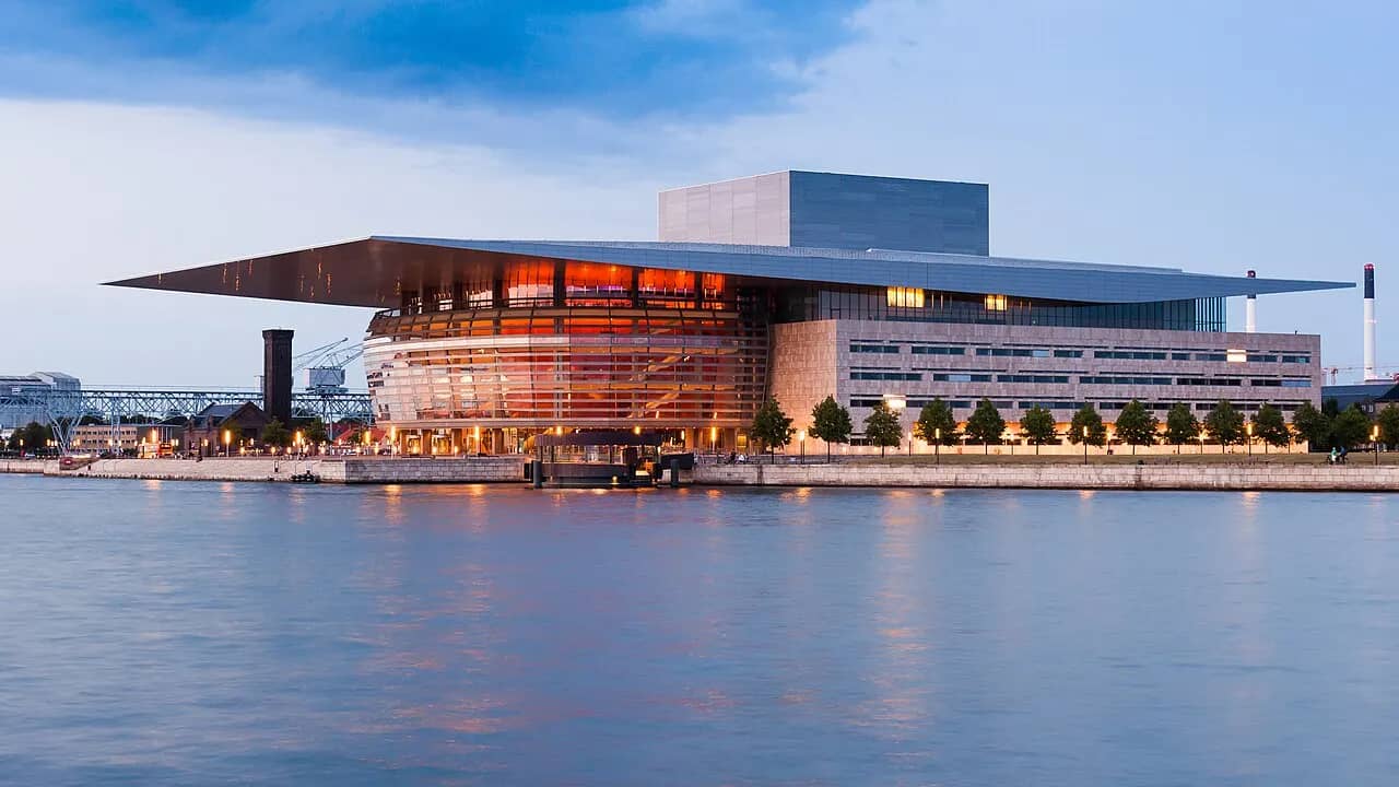 Operaen, Holmen