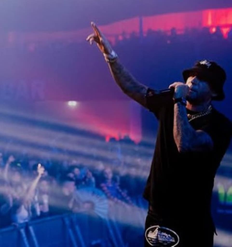 B Live 24/7