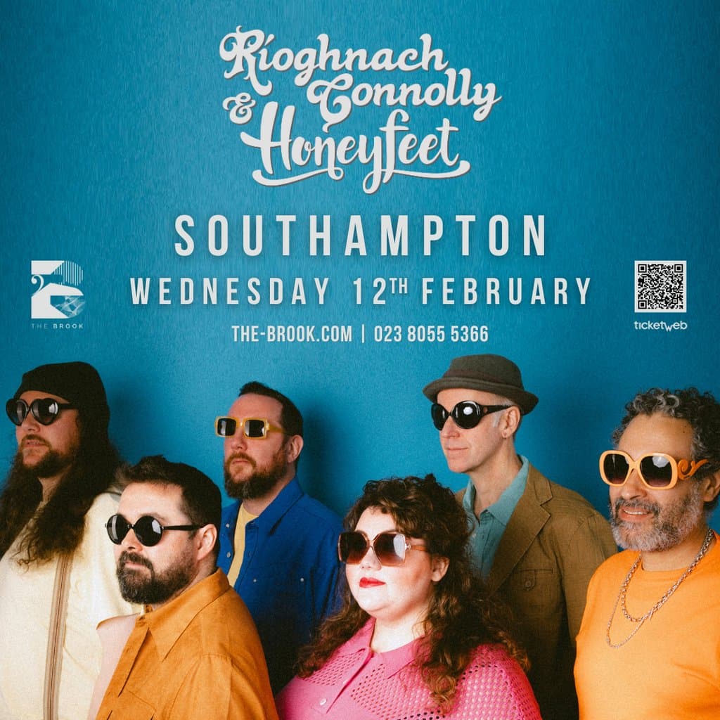 Ríoghnach Connolly & Honeyfeet