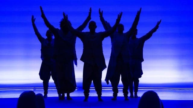 Elefante, Ópera en espacio mínimo