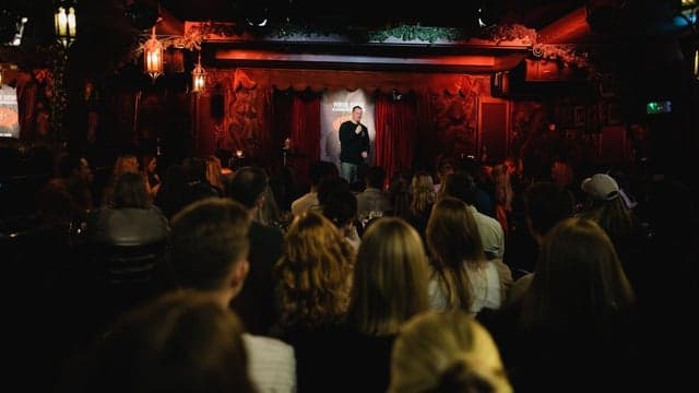 Standup med Reis Deg Komikerklubb