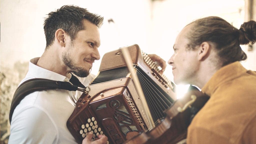 LIV I FORSAMLINGSHUSENE - Keltisk & Nordisk folkemusikaften